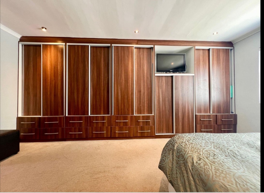 4 Bedroom Property for Sale in Myburgh Park Western Cape